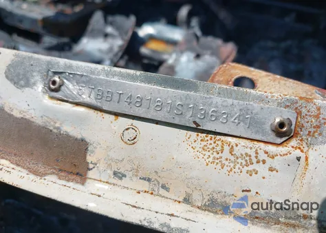 2001 Toyota Tundra Ltd V8 из США, поврежденный, VIN 5TBBT48181S136341